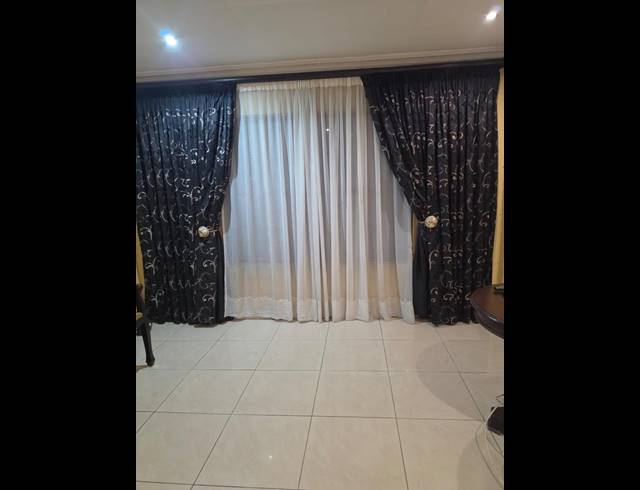 3 BEDROOM HOUSE FOR SALE IN MAHUBE VALLEY